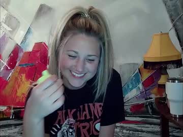 girl
        piercedgamer cam image #1974559