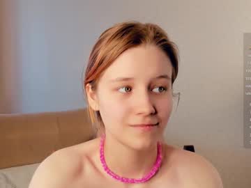 girl
        silviaharkey cam image #6178657