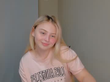 girl
        shy_blondiee cam image #822878