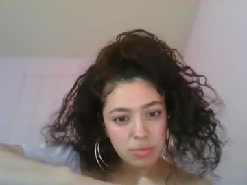 girl
        savinajade cam image #341794
