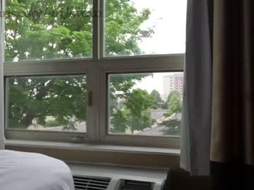 couple
        ari_lovexo cam image #1751513