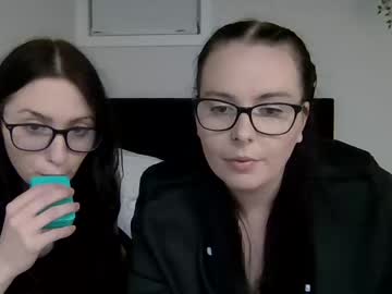 couple Live Cam Girls Love To Strip Naked For Their Viewers with amberxorae