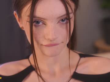 girl
        bellacle cam image #6810542
