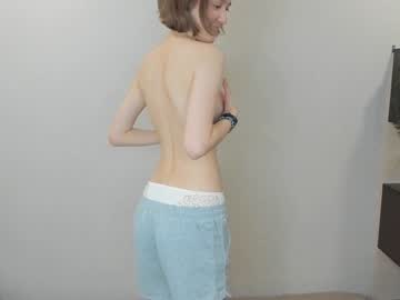 girl
        julianacrosier cam image #3543545