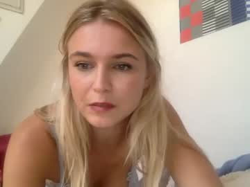 girl
        alexia_______ cam image #2853984