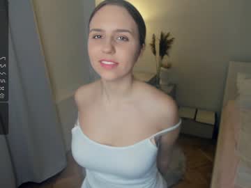girl
        next_to_you_ cam image #2945762