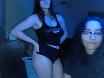 couple
        elliewilliamsgf cam image #3496161