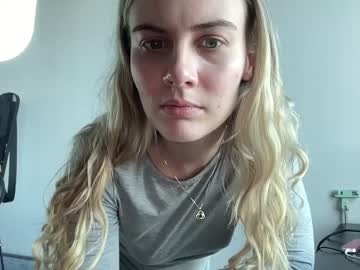 girl
        princesslillyann cam image #3149947