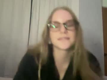girl
        alexkelsey18 cam image #3762037