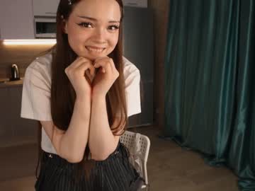 girl
        uw_wu cam image #2802938