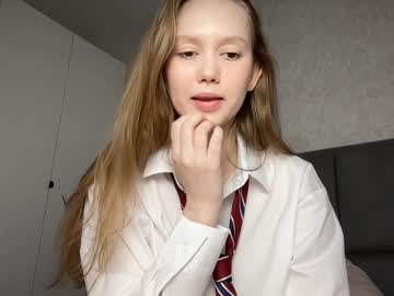 girl
        lizzy_cutie cam image #5295559