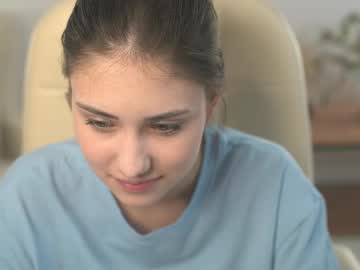 girl
        sunn_beamm cam image #6291548