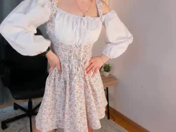 girl
        carrievega cam image #6530120