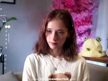 girl
        taitehambelton cam image #6737384