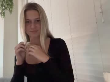 girl
        lucydepp cam image #3856072