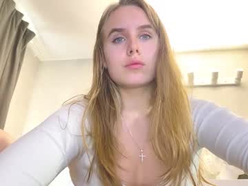 girl
        _raabbit_ cam image #2053111