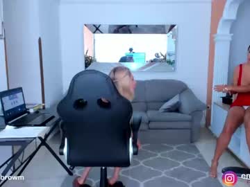 couple
        emillybrowm cam image #2149844