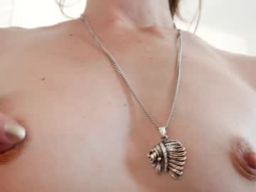 girl
        _meg cam image #2214104