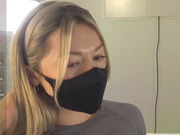 girl
        blondehottiek cam image #3126548
