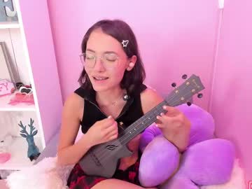 girl
        little_effy18_ cam image #6483947