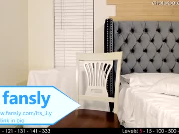 girl
        its_lily cam image #487810