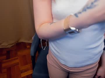 girl
        follow_wishes cam image #5152404