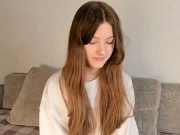 girl
        ohwherearemymanners cam image #3977563
