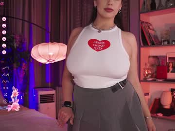 girl
        lunanight_ cam image #4946790