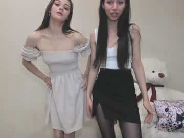 couple
        flowery__girls cam image #1613321