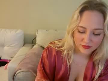 girl
        goddessmayvn cam image #1487127