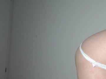 girl
        sweat_mia cam image #1626495