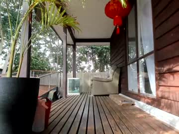 girl
        emosalt cam image #1457596