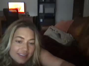 girl
        kya_murphy cam image #1957650