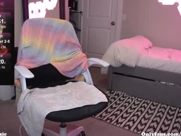girl
        fiery_redhead cam image #4272097