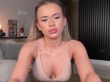 girl
        julia_rle cam image #6575554