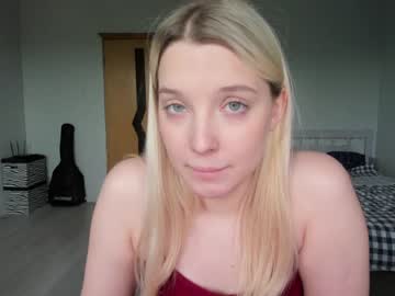 girl
        belle_ellie cam image #1955334