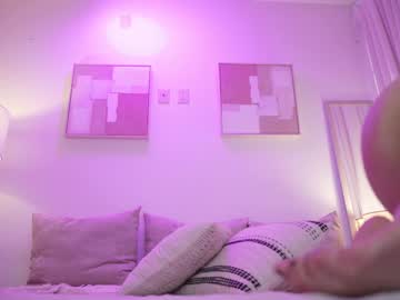 girl
        emyii cam image #5046069