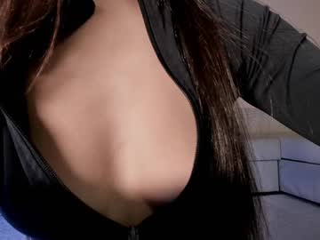 girl
        hollyextra cam image #4730669