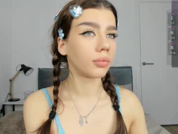 girl
        jenie_fire cam image #4260248