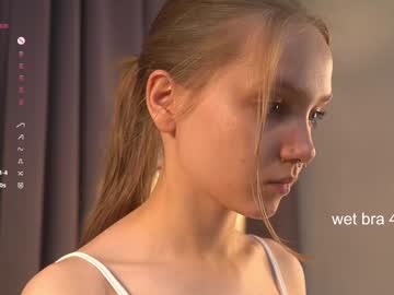 girl
        lyly_bambi cam image #5724028