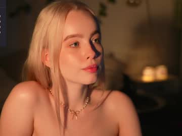 girl
        mother__of__dragons cam image #2741064