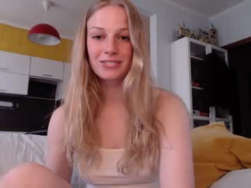 girl
        magic_couple13 cam image #1475475