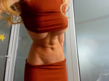 girl
        ingridblondy94 cam image #1458384