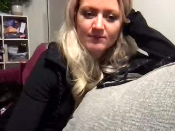 girl
        imoliviawyld cam image #474157