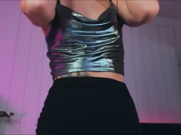 girl
        emmi_rosee cam image #3450317