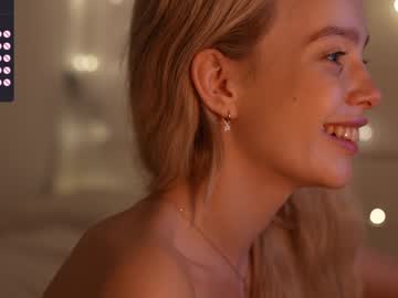 girl
        mother__of__dragons cam image #4328990