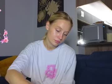 girl
        callme_star cam image #4449486