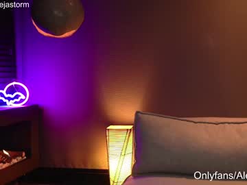 girl
        alejastorm cam image #1069339