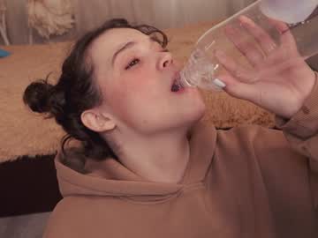 girl
        chery_lady22 cam image #912823