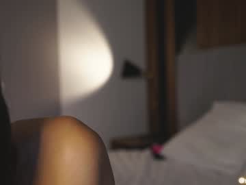 girl
        sweet_moan cam image #4539875